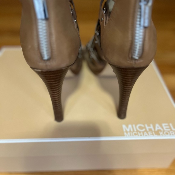 MICHAEL KORS LEONIA BOOTIES IN TAUPE SZ 8 STRAPPY HEEL - Picture 10 of 11